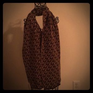 Michael Kors scarf NWT Chocolate/Tan